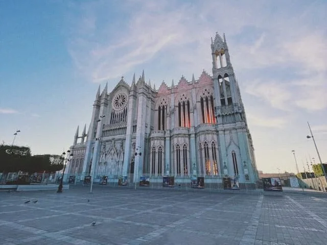 León